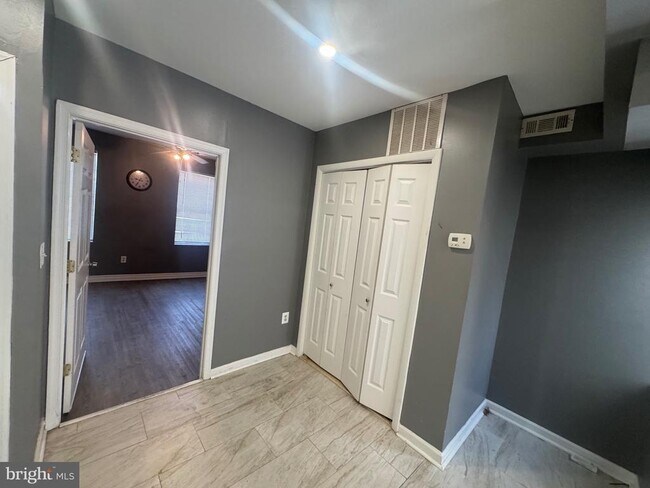 Building Photo - 1108 N Bond St