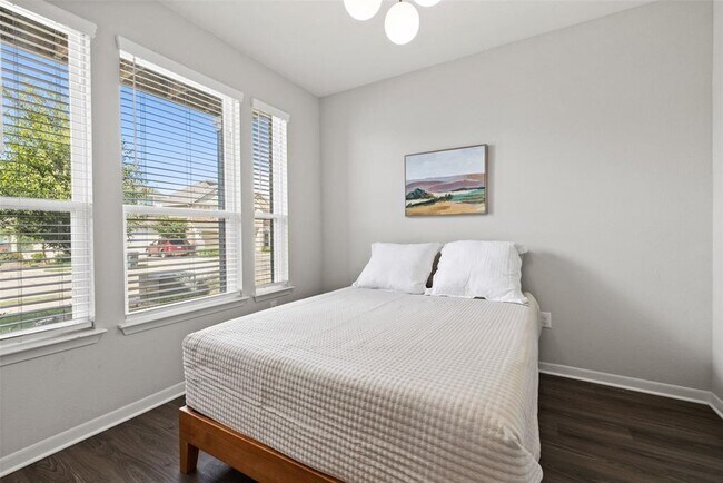 Building Photo - 9809 Eloquence Dr