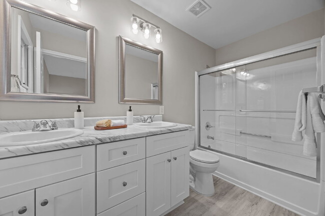 Building Photo - Charming 3-Bed Home with Granite Touches & Finished Basement in Raleigh!
