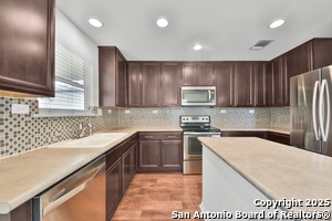 Building Photo - 9639 Pleasanton Cove
