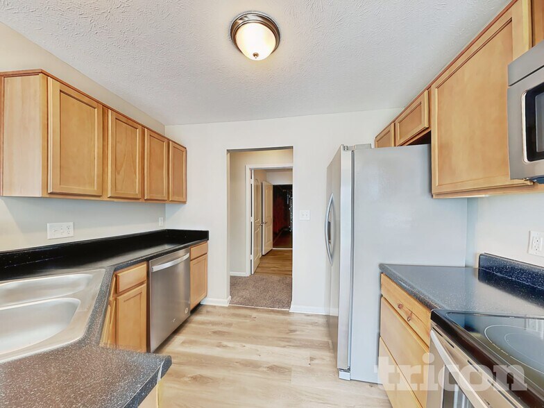 Building Photo - 943 Farmington Trail