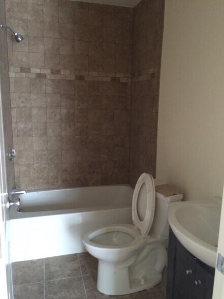 Building Photo - 406 Pawtucket St