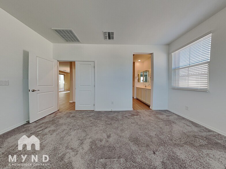 Building Photo - 1066 S 151st Ln