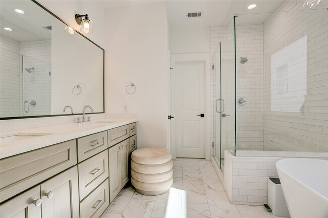 Building Photo - 2013 Cochran St