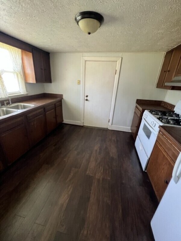 Building Photo - 1305 Princeton Ave