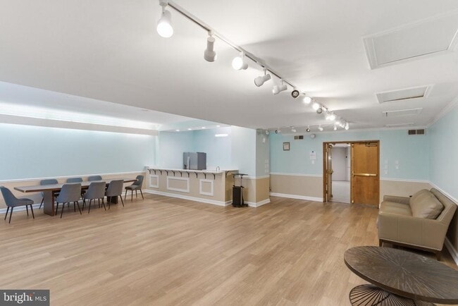Building Photo - 5340 Holmes Run Pkwy