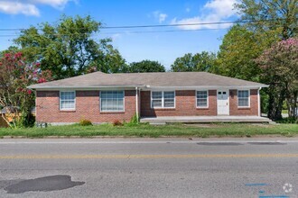 Building Photo - Freshly renovated duplex near Charlotte Av...