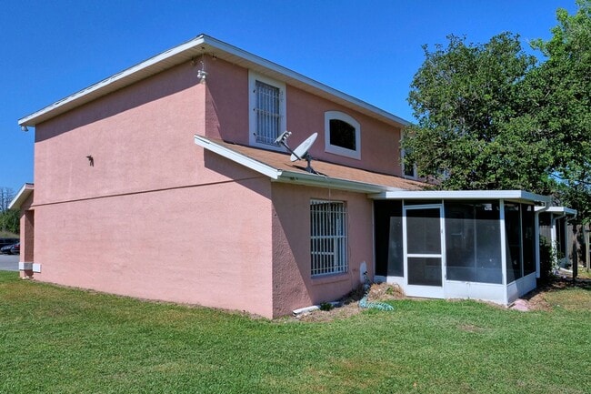 Building Photo - Nice 3 bedroom /2 bath 2 story townhome at...