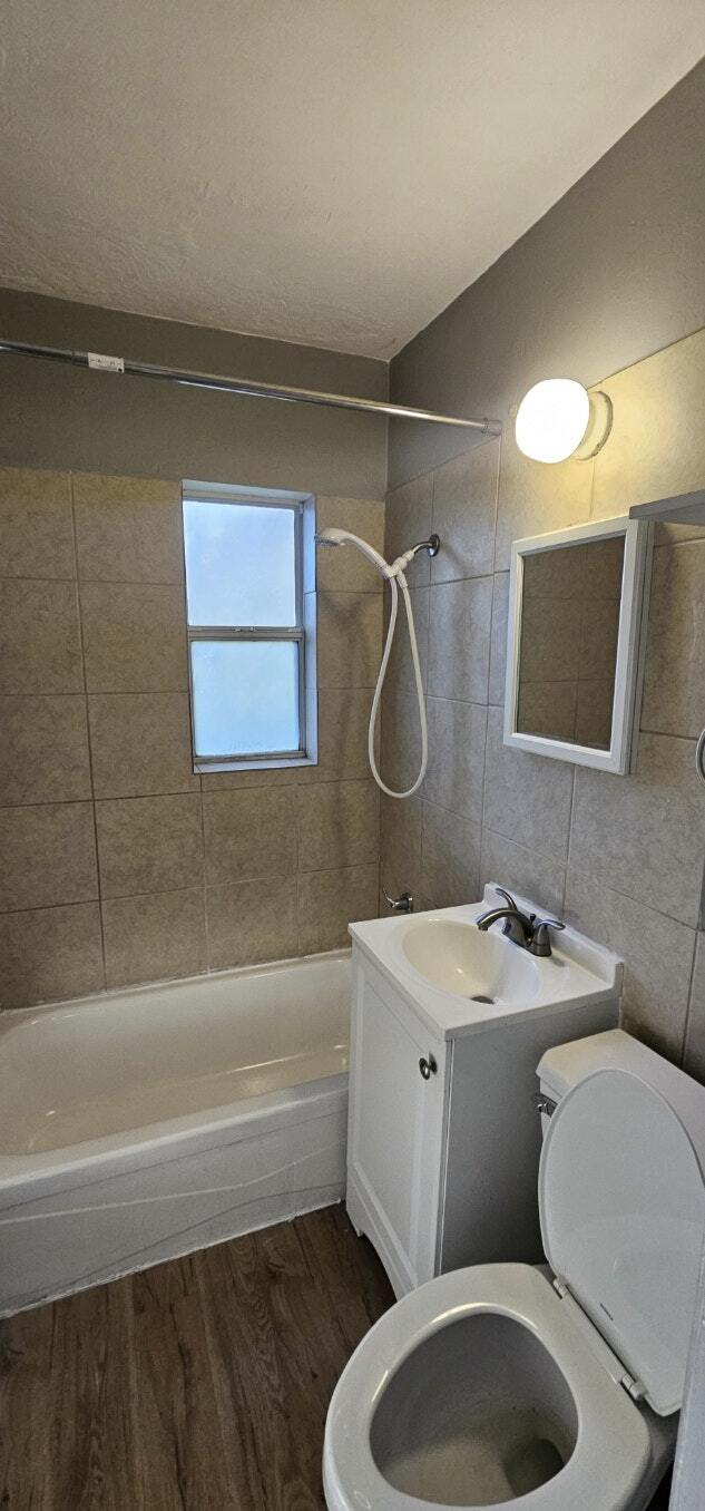 Building Photo - 2544 16th Ave S