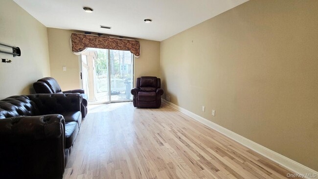 Building Photo - 173 Colony Dr