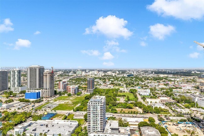 Building Photo - 1800 N Bayshore Dr
