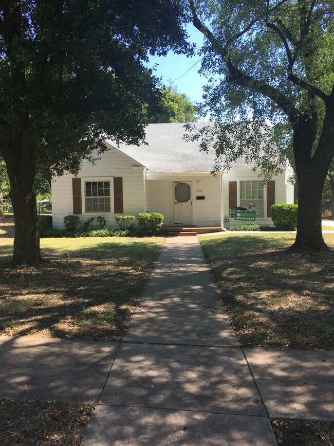 Vincent 2022 Vincent St Brownwood TX 76801 Apartment Finder