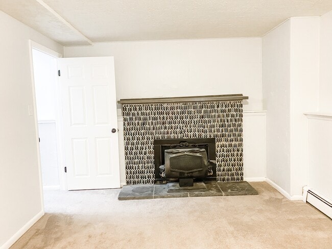 Building Photo - 5033 Pineridge Ave