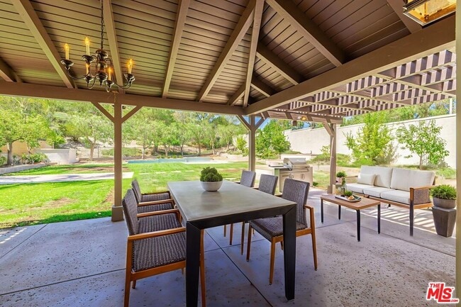 Building Photo - 25755 Hood Way