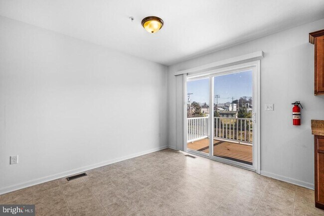 Building Photo - 18 Breezewood Dr