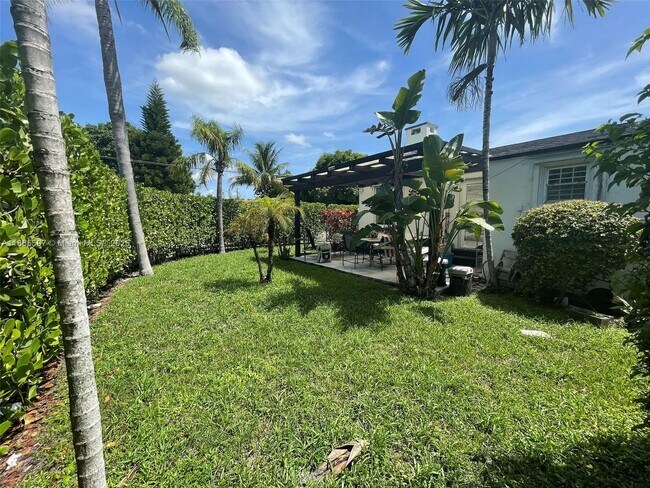 Building Photo - 200-210 NE 110th Street 200-210, Miami, FL...
