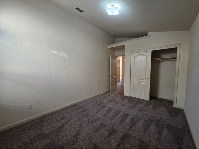 Building Photo - Single story home near CSU Stanislaus!