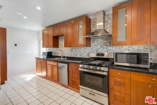 Building Photo - 11882 Ramona Ave