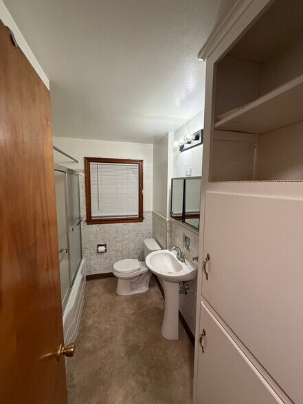 Bathroom - 729 Ruie Rd