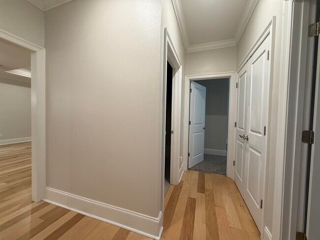 Building Photo - 855 Avery Park Dr