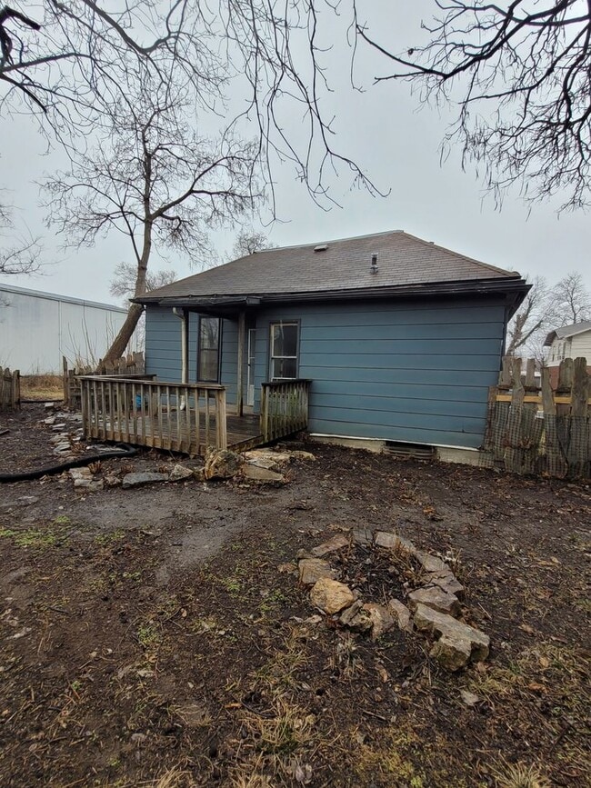 Building Photo - Charming 2 Bedroom House Downtown on Private Street in the District