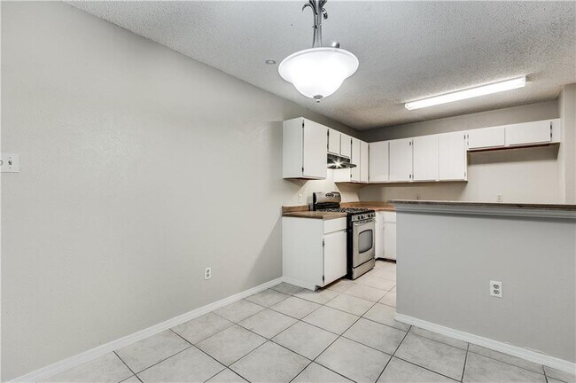 Building Photo - 8738 Birmingham Dr