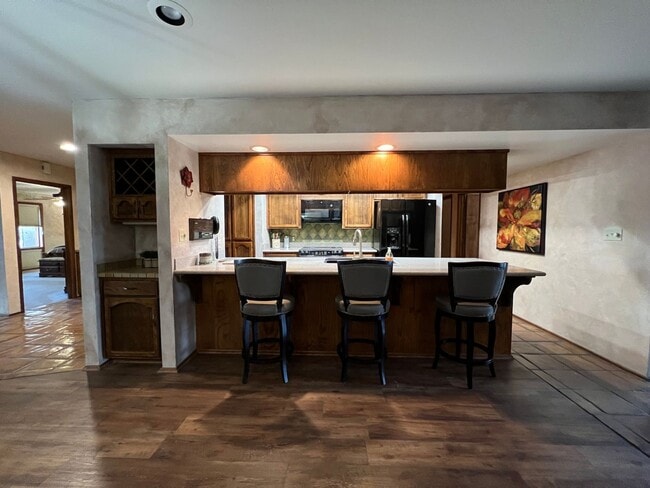 Building Photo - FURNISHED 3 BEDROOM HOME IN TOWN WITH POOL ACCESS!