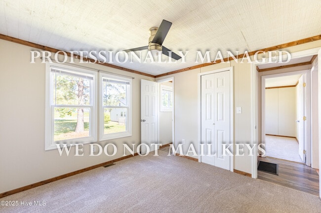 Building Photo - 1105 N Winstead Ave