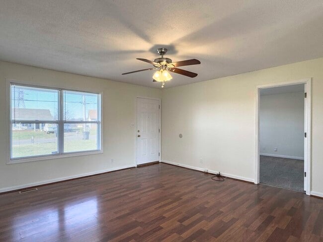 Building Photo - 104 Waterford Dr