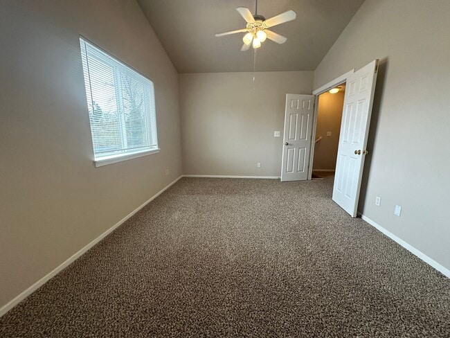 Building Photo - S0476