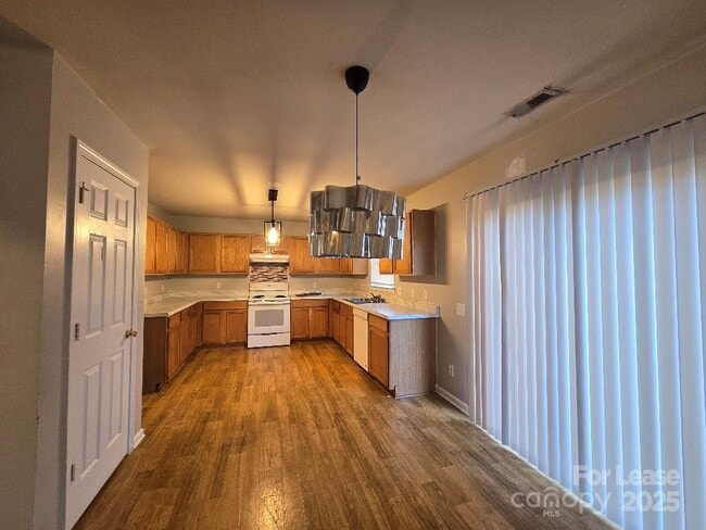 Building Photo - 5320 Peach Pl Ln