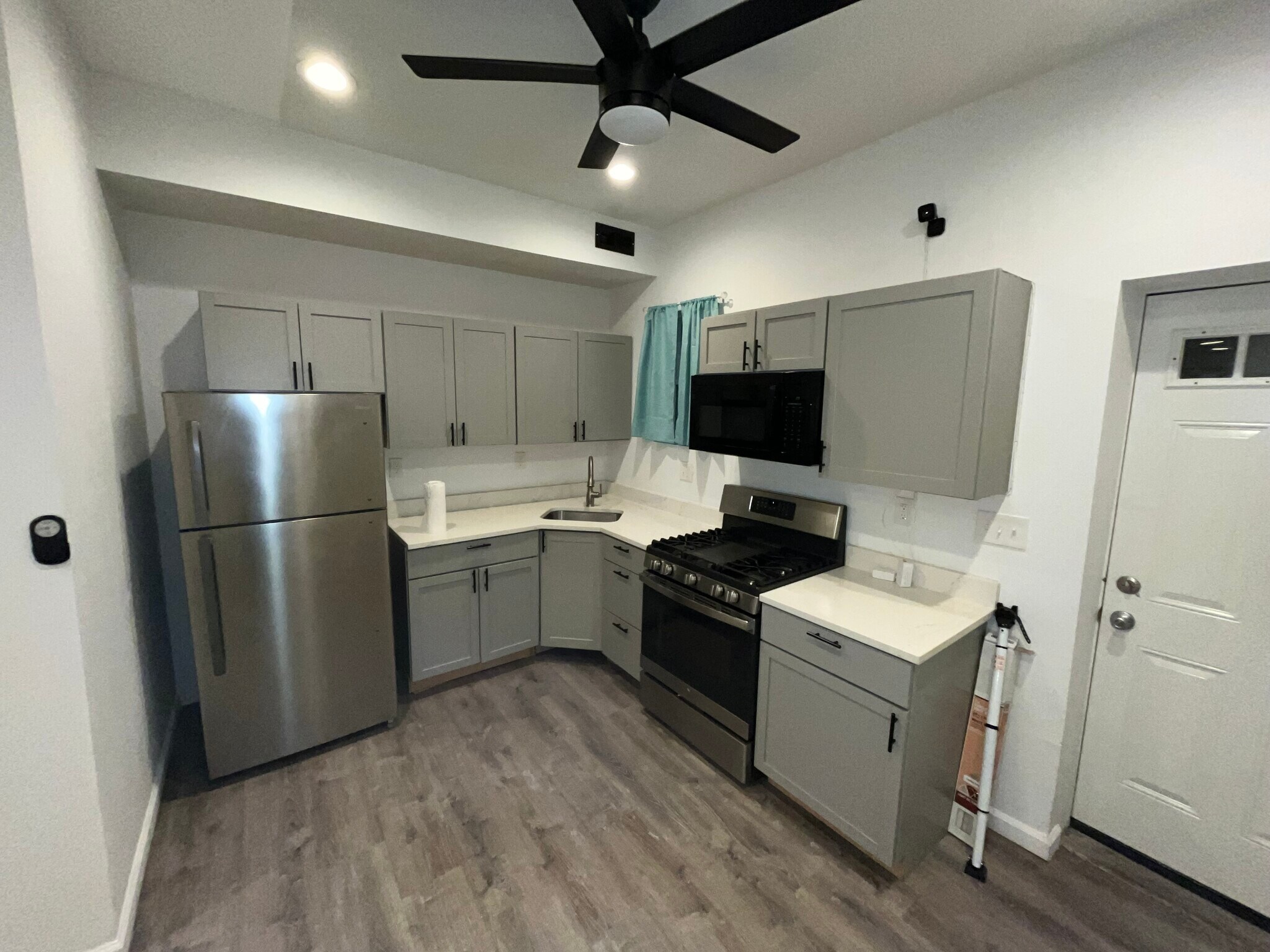 Building Photo - 2142 Penrose Ave