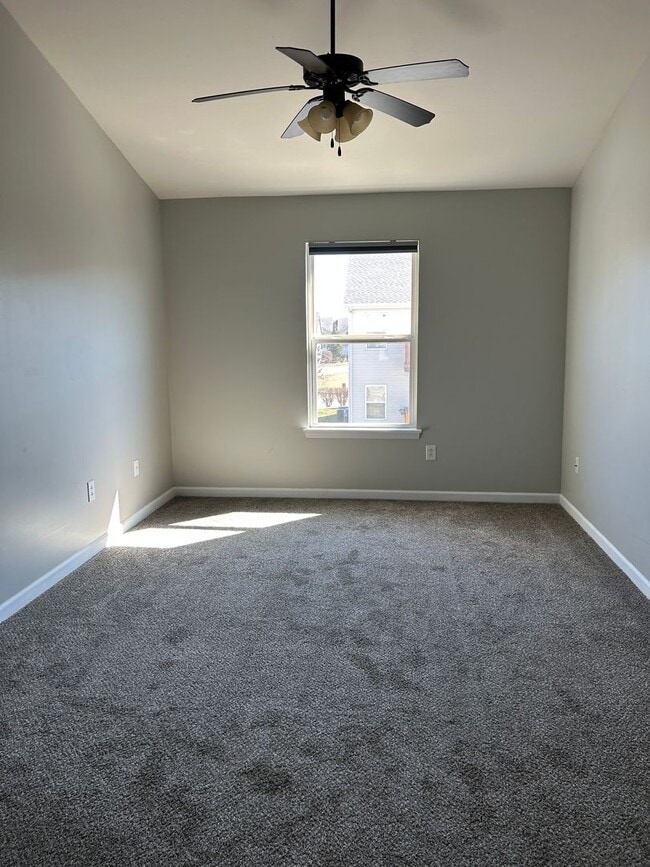 Building Photo - Condo Unit