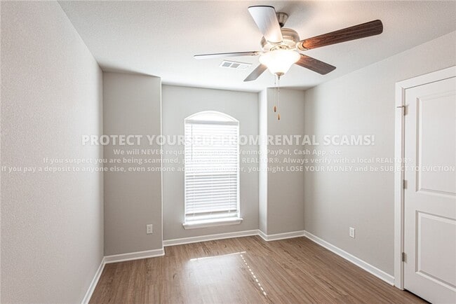 Building Photo - 4463 W Newton Ave