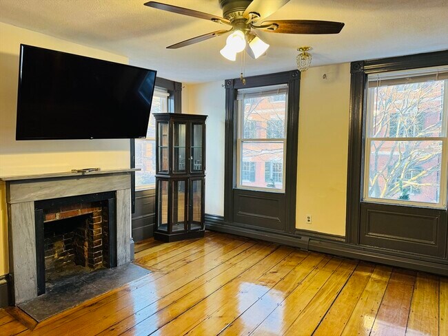 Building Photo - 125 Essex St