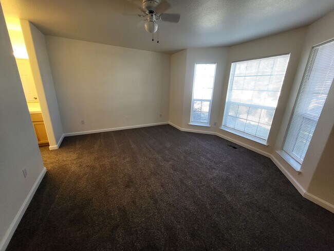 Building Photo - 2121 Courtside Dr- Spacious House now available in the Silver Oak Community!