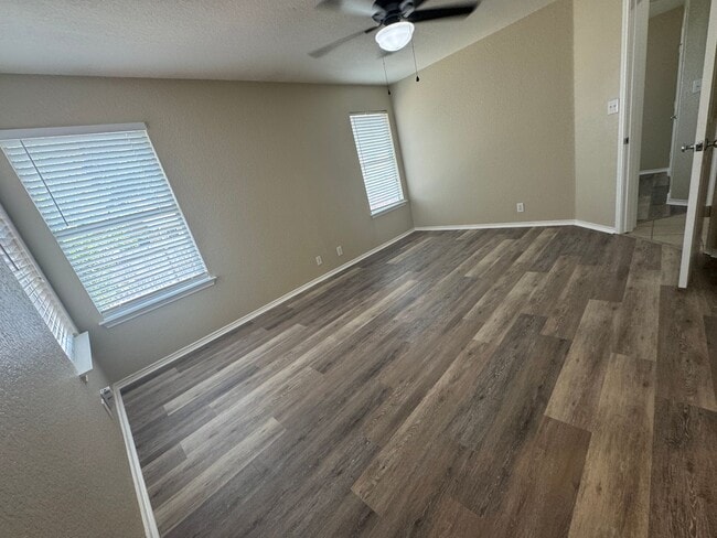 Building Photo - COMFORTABLE HOME | SINGLE STORY  |  CLOSE TO HWY 151 & 410 | SHOPPING & RESTAURANTS