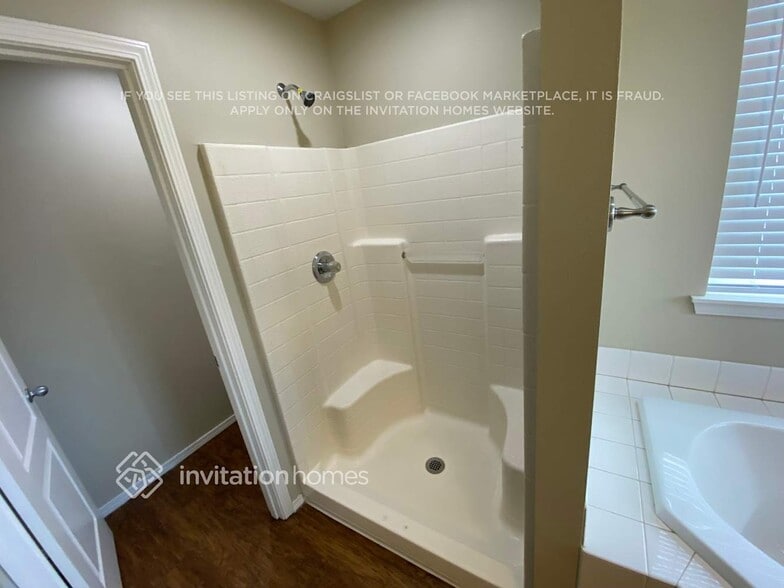 Building Photo - 209 Phoenix Ave SW