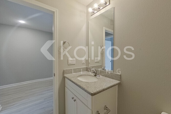 Building Photo - 4675 Malay Cir