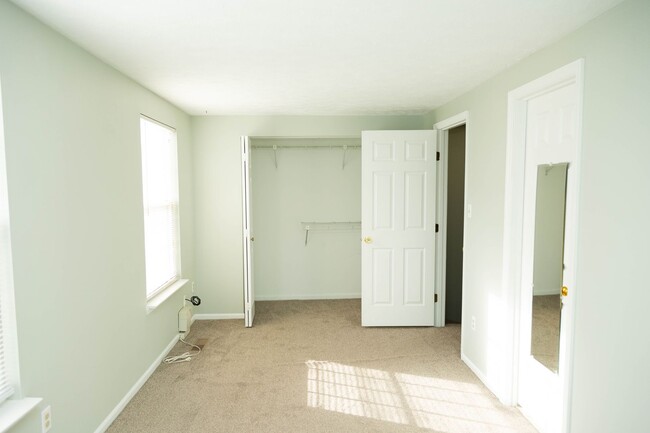 Building Photo - 1/2 OFF FIRST MONTH'S RENT West End Henric...