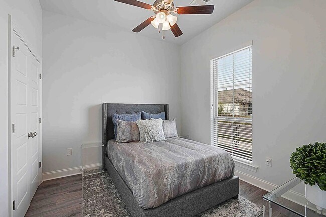 Building Photo - 2 Bedroom Furnished Rental Near LSU|Short Term & Long Term Options Available