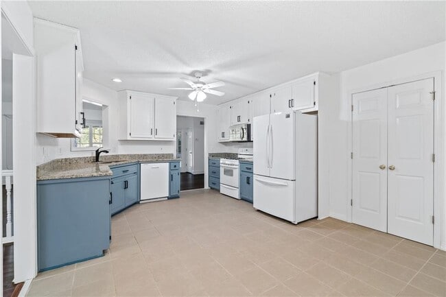 Building Photo - 204 Red Fox Ct