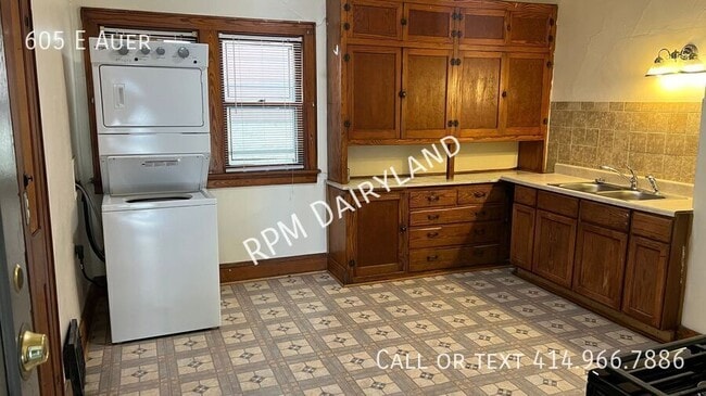 Building Photo - 605 E Auer-