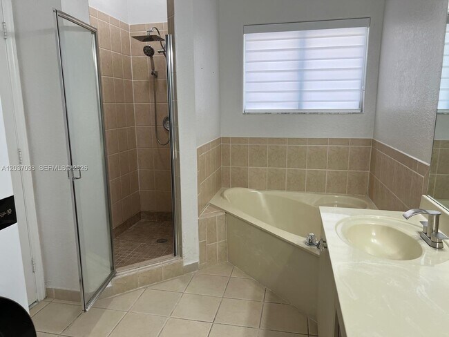 Building Photo - 6101 SW 159th Ct