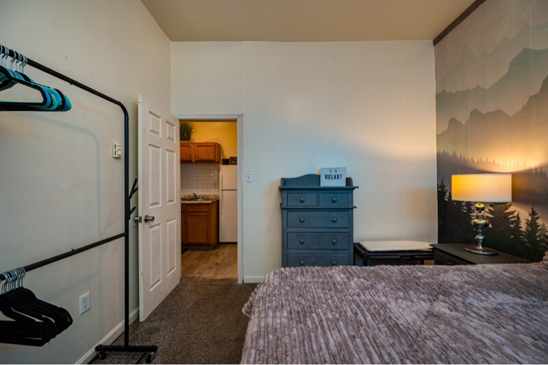 Building Photo - 612 W Market St