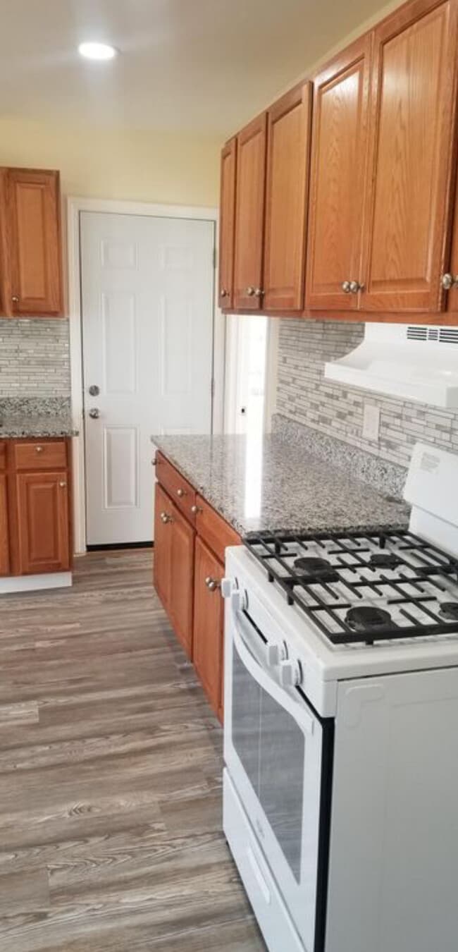 Building Photo - 94 Carlisle St