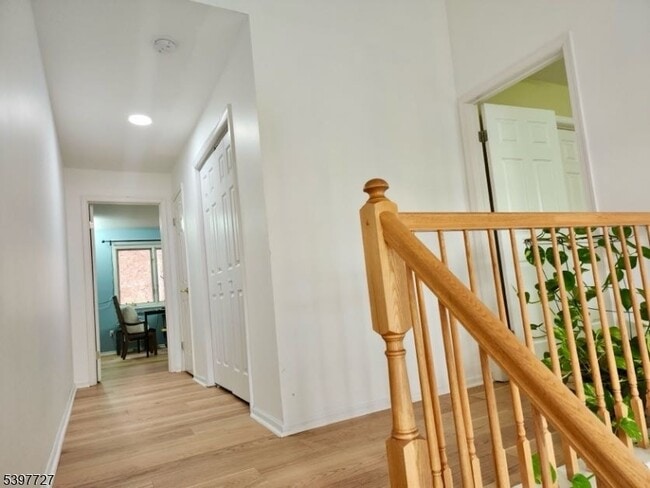 Building Photo - 48 Edgefield Dr