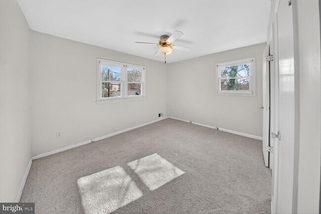 Building Photo - 2890 Balmoral Dr