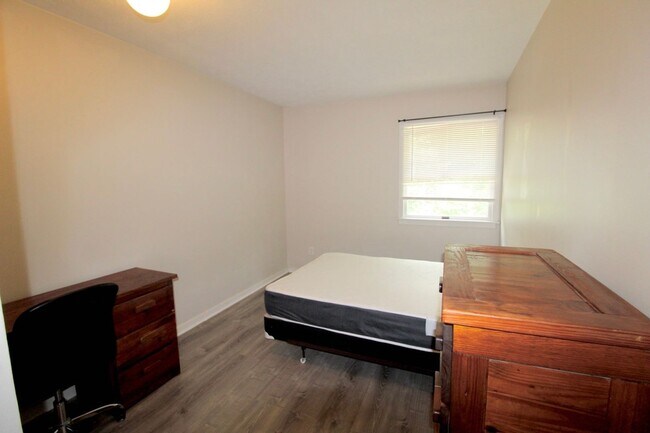 Building Photo - 1216 Mountain View Dr