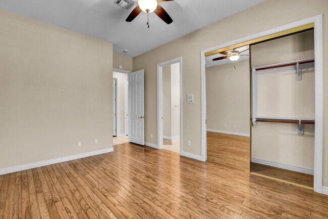 Building Photo - Single Story in Country Club Hills!